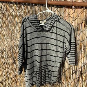 Misia large sweater with front pocket and hood